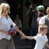 Kate Hudson et son fils Ryder, 6 ans, se promènent dans Soho le 30 avril 2010. Ryder est un pro de la trottinette ! 