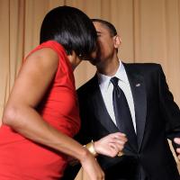 Barack Obama : Touché par la catastrophe en Louisiane, mais il a fait la fête avec sa sublime Michelle et... Scarlett Johansson !