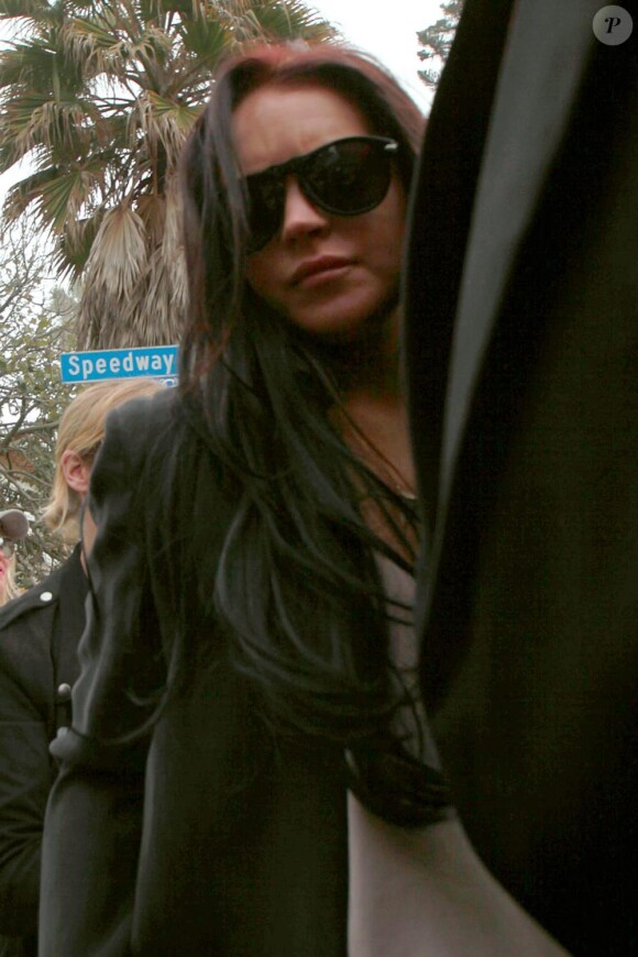 Lindsay Lohan arrive à Venice Beach pour un rendez-vous avec son avocat en compagnie de sa mère Dina Lohan le 3 mai 2010