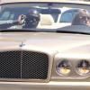 Heidi Klum au volant de sa Bentley à Los Angeles avec son époux, Seal.