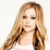 Avril Lavigne a dessiné un t-shirt pour l'association Erase MS, qui lutte contre les scléroses.