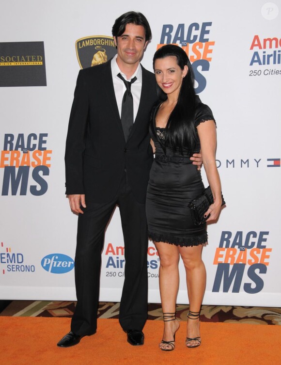 Gilles Marini et Carole, à l'hôtel Hyatt Plaza de Los Angeles pour la 17e soirée Race to Erase MS, vendredi 7 mai.