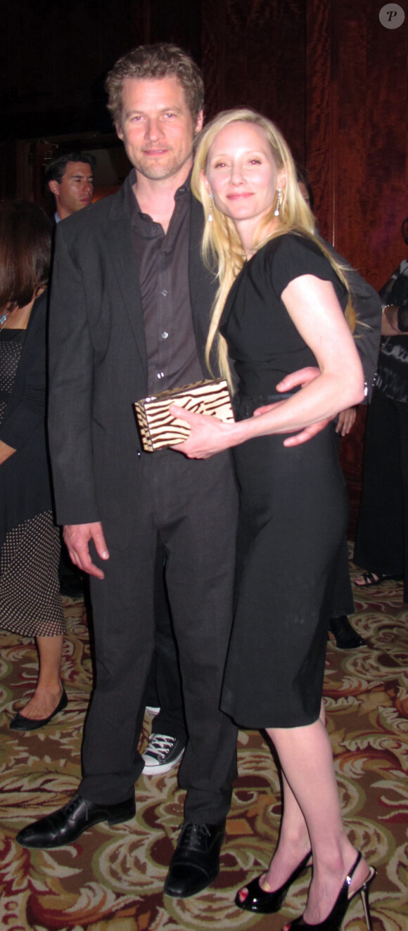 Anne Heche et James Tupper à l'hôtel Hyatt Plaza de Los Angeles pour la 17e  soirée Race to Erase MS, vendredi 7 mai.