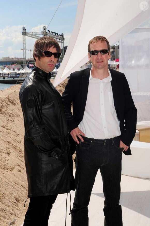 Liam Gallagher et le producteur Andrew Eaton annoncent la production d'un film sur les Beatles, à Cannes le 14 mai 2010 !