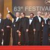 Shia LaBeouf, Michael Douglas, Frank Langella, Josh Brolin, Carey  Mulligan et Oliver Stone lors du tapis rouge du 63e festival de Cannes  le 14 mai 2010