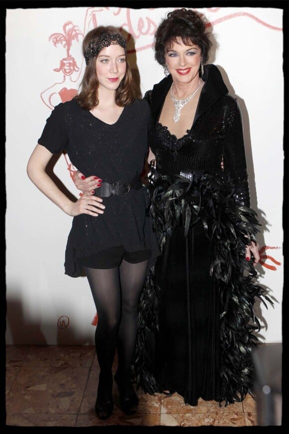 Sara Giraudeau et sa mère Anny Duperey lors du Gala de l'Union des Artistes, à Paris, le 29 mars 2010 !