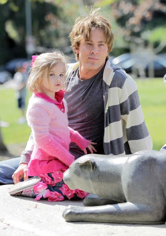 Larry Birkhead et Dannielynn, la fille d'Anna Nicole Smith, à Los Angeles, le 13 mars 2010 !