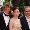 L'équipe du film menée avec notamment les acteurs Nora Von Waldstaetten, Alexander Scheer et Edgar Ramirez lors de la présentation du biopic réalisé par Olivier Assayas, intitulé Carlos le 19 mai 2010 durant le 63e festival de Cannes