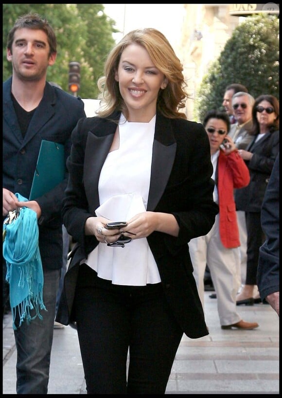 Kylie Minogue quitte les locaux de la radio NRJ, à Paris, le 18 mai 2010 !