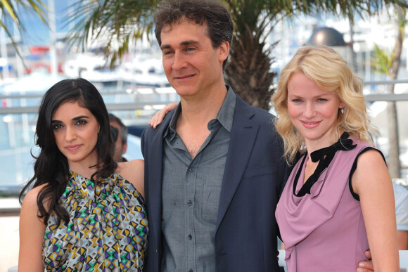 Doug Liman entouré de Naomi Watts et Liraz Charhi lors du photocall du film Fair Game durant le festival de Cannes le 20 mai 2010