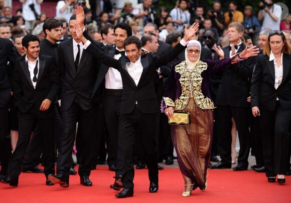 Festival de Cannes - Montée des marches du film Hors-la-loi de  Rachid Bouchareb, le 21 mai 2010 : Rachid Bouchareb, Jamel Debbouze,  Chafia Boudraa, Roschdy Zem et Sami Bouajila !