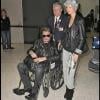 Arrivée de Johnny Hallyday à Los Angeles le 2 décembre 2009 en chaise roulante...