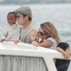Shiloh avec sa soeur Zahara, son papa Brad Pitt, sa mère Angelina Jolie et son frère Pax, la famille est à Venise en septembre 2007, durant la Mostra