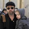 Shiloh dans les bras de son père Brad Pitt à Florence le 14 mars 2010