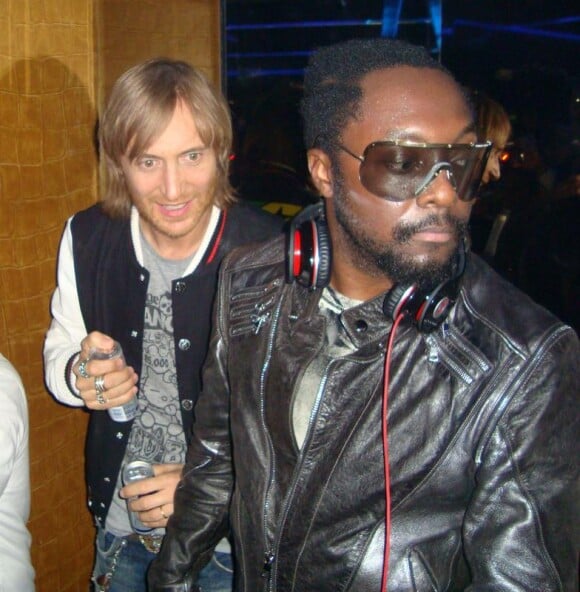 Lors de la soirée Summer Party au Whisky Mist, Will.I.am (Black Eyed Peas) a joué les apprentis DJ sous l'oeil amusé de David Guetta, mardi 25 mai.