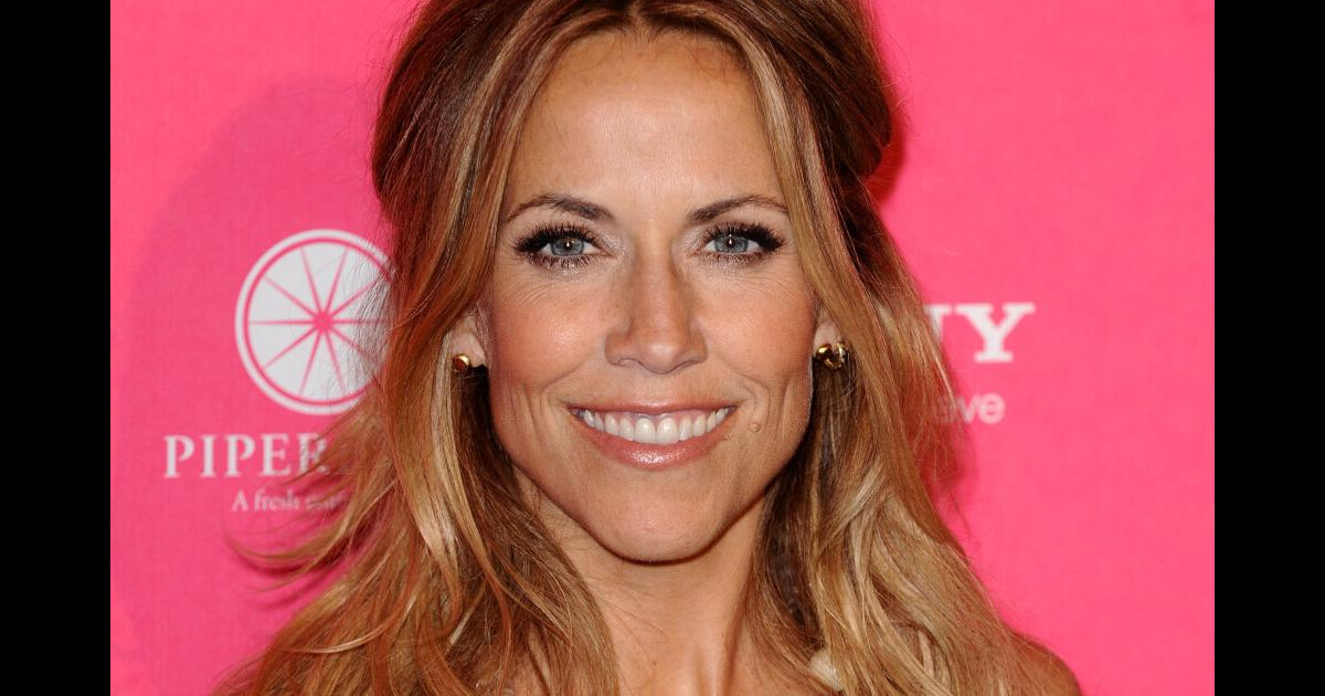 Sheryl Crow, rayonnante, s'éclate aux Bahamas avec... l'homme de sa vie