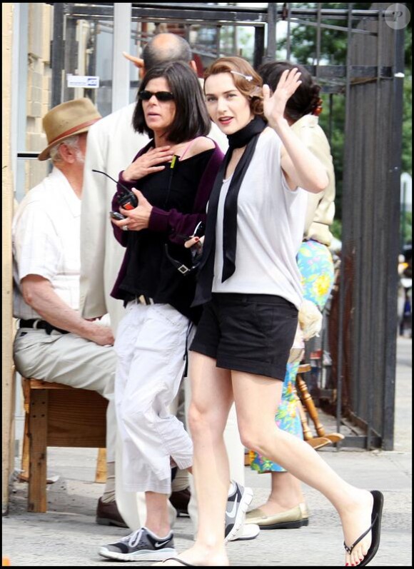 Kate Winslet, très concentrée sur le tournage de Mildred Pierce, à New York. 28/05/2010