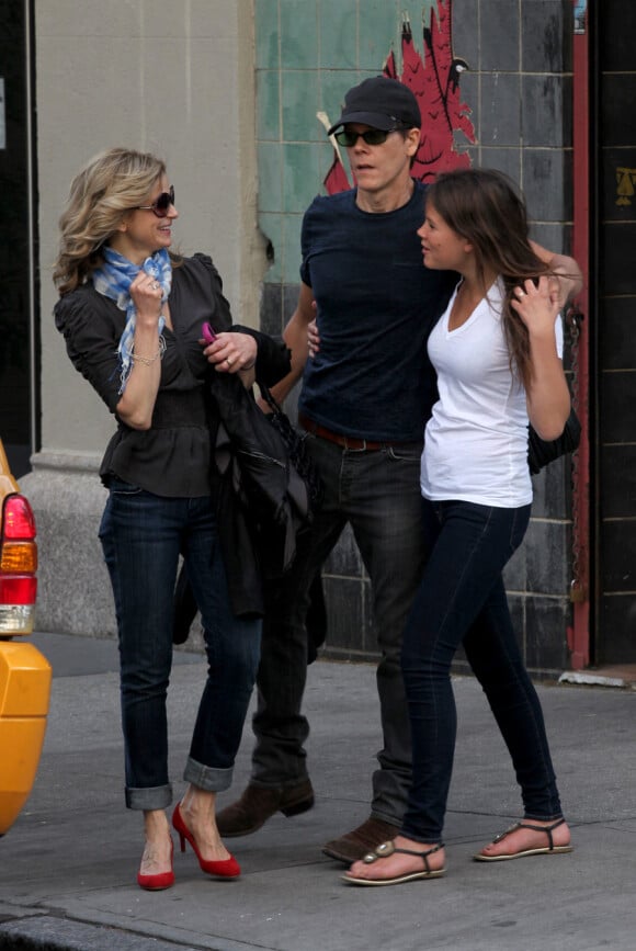 Kevin Bacon, sa femme Kyra Sedgwick et leur fille Sosie à New York le 17 mai 2010