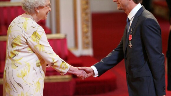 Jenson Button : De nouveau célibataire, il oublie son ex dans les bras de la reine d'Angleterre !