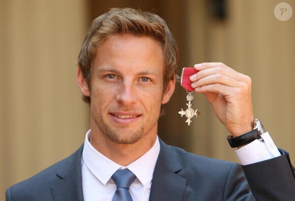 Jenson Button a été décoré par la reine d'Angleterre le 2 juin à Buckingham Palace