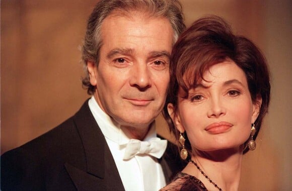 Pierre Arditi et Evelyne Bouix dans le Mari, la Femme, et l'Amant, en 1998
