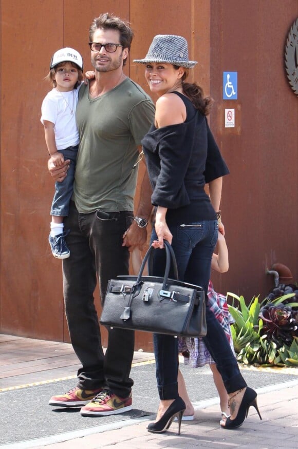 David Charvet et Brooke Burke avec leurs enfants dans les rues de Malibu à Los Angeles le 6 juin 2010