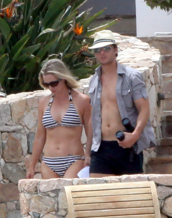 Jennie Garth et son mari Peter Facinelli en vacances au Mexique à Los Cabos le 23 mai 2010