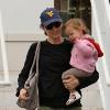 Jennifer Garner porte sa fille Seraphina et le sac D-Styling de chez Tod's (8 juin 2010, Los Angeles)
