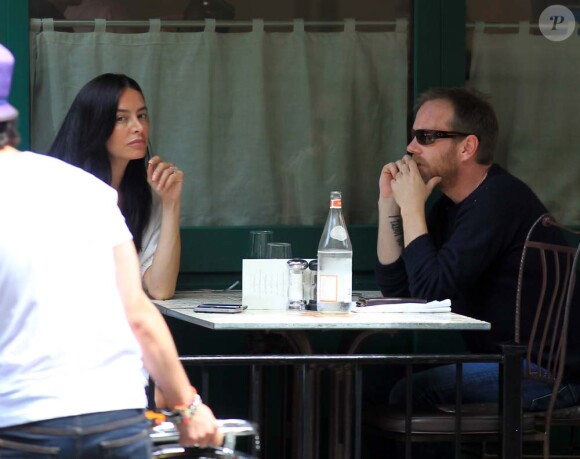 Kiefer Sutherland et sa petite amie, Siobhan Bonnouvrier, déjeune à New York, le 14 juin 2010