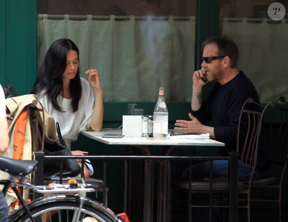 Kiefer Sutherland et sa petite amie, Siobhan Bonnouvrier, déjeune à New York, le 14 juin 2010