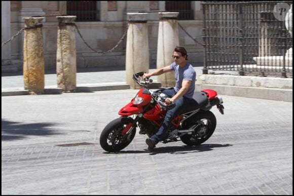 Tom Cruise et Cameron Diaz recréent une scène d'action de Night and Day, à l'occasion d'une journée promotionnelle, à Séville, en Espagne, le 16 juin 2010.