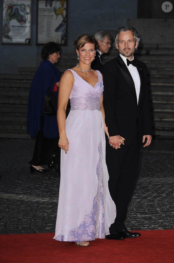 Vendredi 18 juin, un gala était donné au Concert Hall de Stockholm en l'honneur du mariage de Victoria de Suède et Daniel Westling le lendemain. Photo : Martha-Louise et son mari Ari Behn.