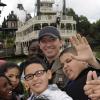 Gad Elmaleh a offert une journée d'évasion à Disneyland Paris aux enfants du Secours Populaire le 20 juin 2010 