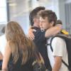 Sean Penn se sépare de ses enfants à l'aéroport de Miami le 23 juin 2010