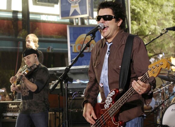 Jay DeMarcus, de Rascal Flatts, et sa femme Allison Alderson, ancienne miss Tennessee, attendent leur premier enfant pour janvier 2011