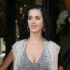 Katy Perry nous a impressionné avec sa petite robe en mousseline noire et blanche, joliment ceinturée et portée avec des escarpins turquoises... Bravo !