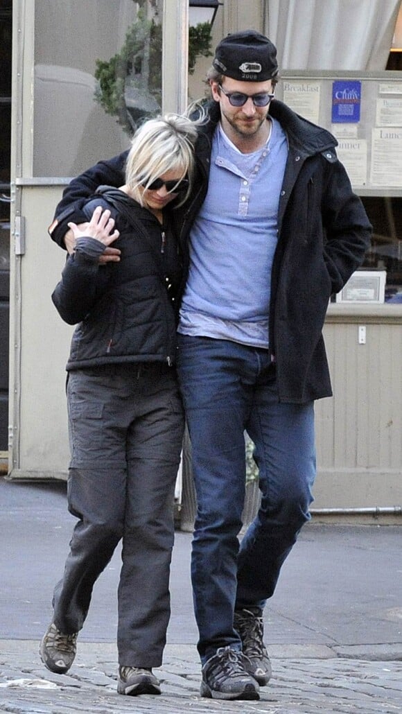 Les amoureux Renée Zellweger et Bradley Cooper se sont rencontrés sur le tournage du Cas 39, en DVD le 6 juillet 2010.
