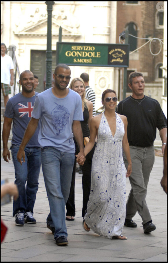 Eva Longoria et Tony Parker en vacances à Venise avec des amis, le 30 juin 2010
