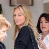 Sharon Stone, superbe, déjeune avec ses copines à Beverly Hills, le 29 juin 2010