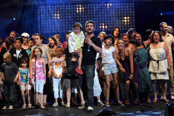Grégoire au festival Tout le monde chante contre le cancer. juillet 2010