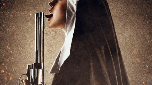 Lindsay Lohan : à l'aube de son incarcération... elle s'affiche en nonne subversive et armée !