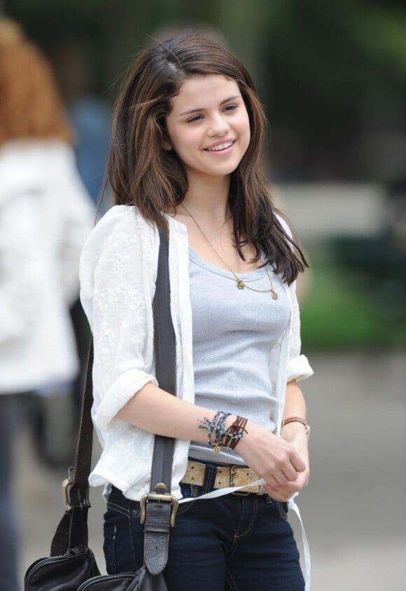 Selena Gomez annonce qu'elle arrête la série Les Sorciers de Waverly Place pour se consacrer à sa carrière musicale.