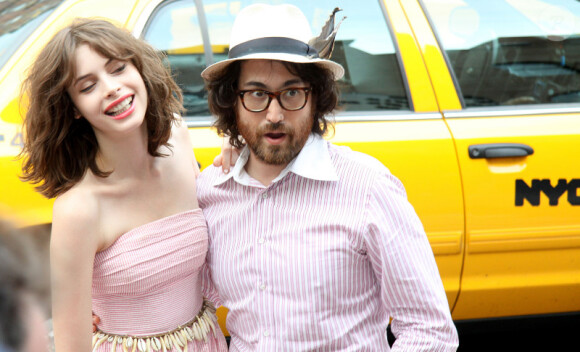 Charlotte Kemp Muhl et Sean Lennon à la première de The Extra Man à New York le 19/07/10