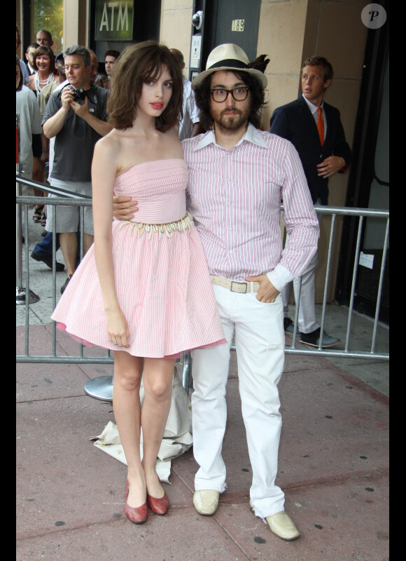 Charlotte Kemp Muhl et Sean Lennon à la première de The Extra Man à New York le 19/07/10