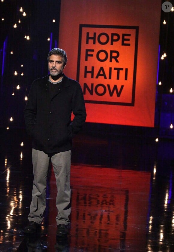 George Clooney pendant le téléthon pour les victimes du tremblement de terre d'Haïti, le 22 janvier 2010