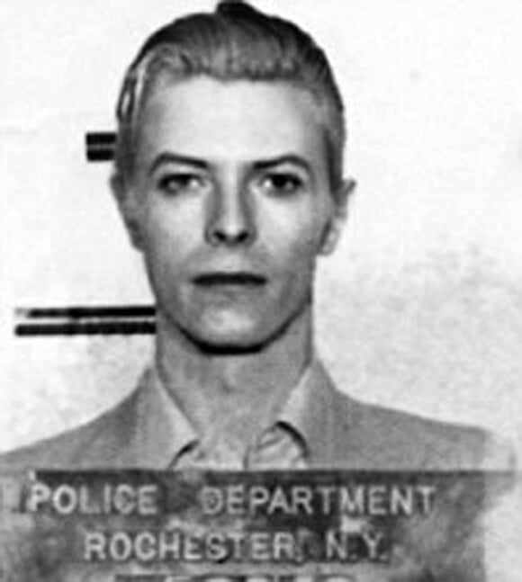 David Bowie a été arrêté par la police en 1976, à New York, pour possession de stupéfiants. 