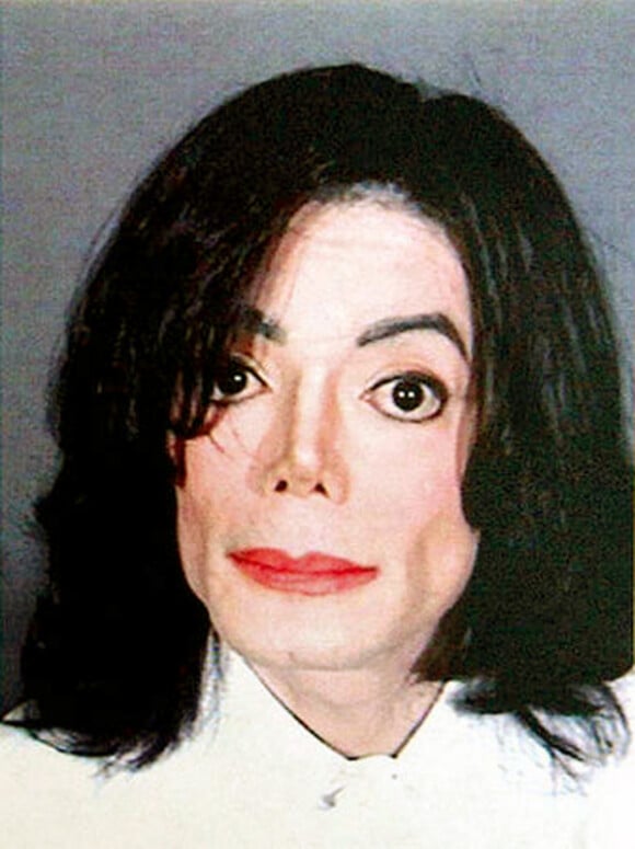 Michael Jackson a été arrêté en 2003 dans le cadre des accusations de pédophilie dont il a fait l'objet. 