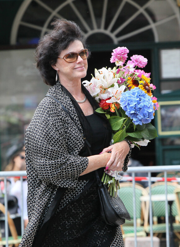 Anny Duperey, la mère de ses enfants, lors des obsèques de Bernard Giraudeau, le 23 juillet 2010, en l'église Saint-Eustache, à Paris.
