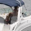 Paulina Rubio profitait, il y a quelques jours, d'une journée ensoleillée pour faire une balade en bateau avec son époux, Nicolás Vallejo-Nágera, sur les côtes de Floride.
 