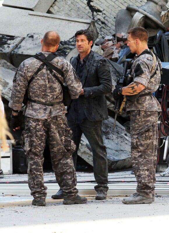 Patrick Dempsey et Shia LaBeouf sur le tournage de Transformers 3, à Chicago, le 24 juillet 2010.
